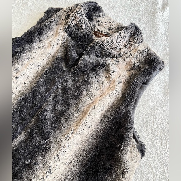 ADRIENNE VITTADINI Women's FAUX FUR Vest size M - Picture 9 of 9